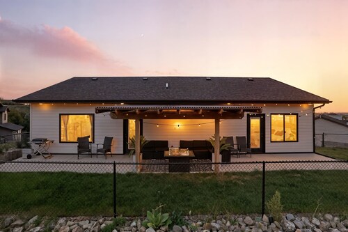 Modern 4BR Near Hospitals & Downtown - Gateway to Black Hills & Rushmore