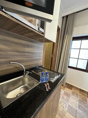 Fridge, microwave, stovetop, cookware/dishes/utensils