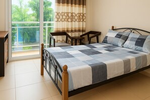 1 dormitorio, tabla de planchar con plancha, Internet