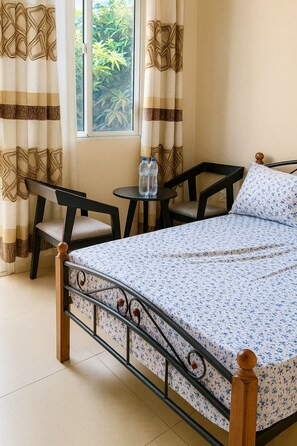 1 dormitorio, tabla de planchar con plancha, Internet