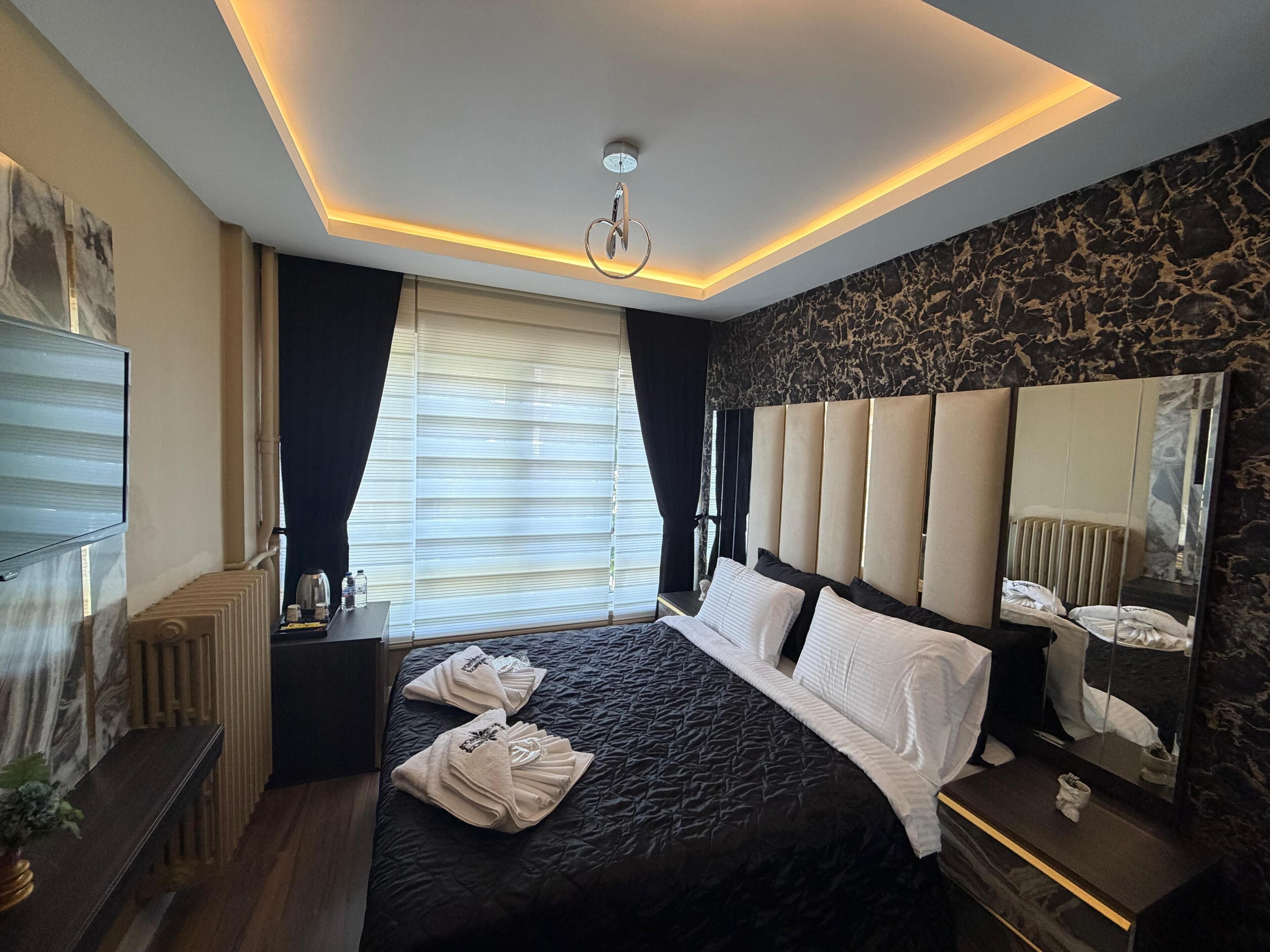 Deluxe Room, City View | Desk, laptop workspace, free WiFi, bed sheets