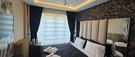 Deluxe Room, City View | Desk, laptop workspace, free WiFi, bed sheets