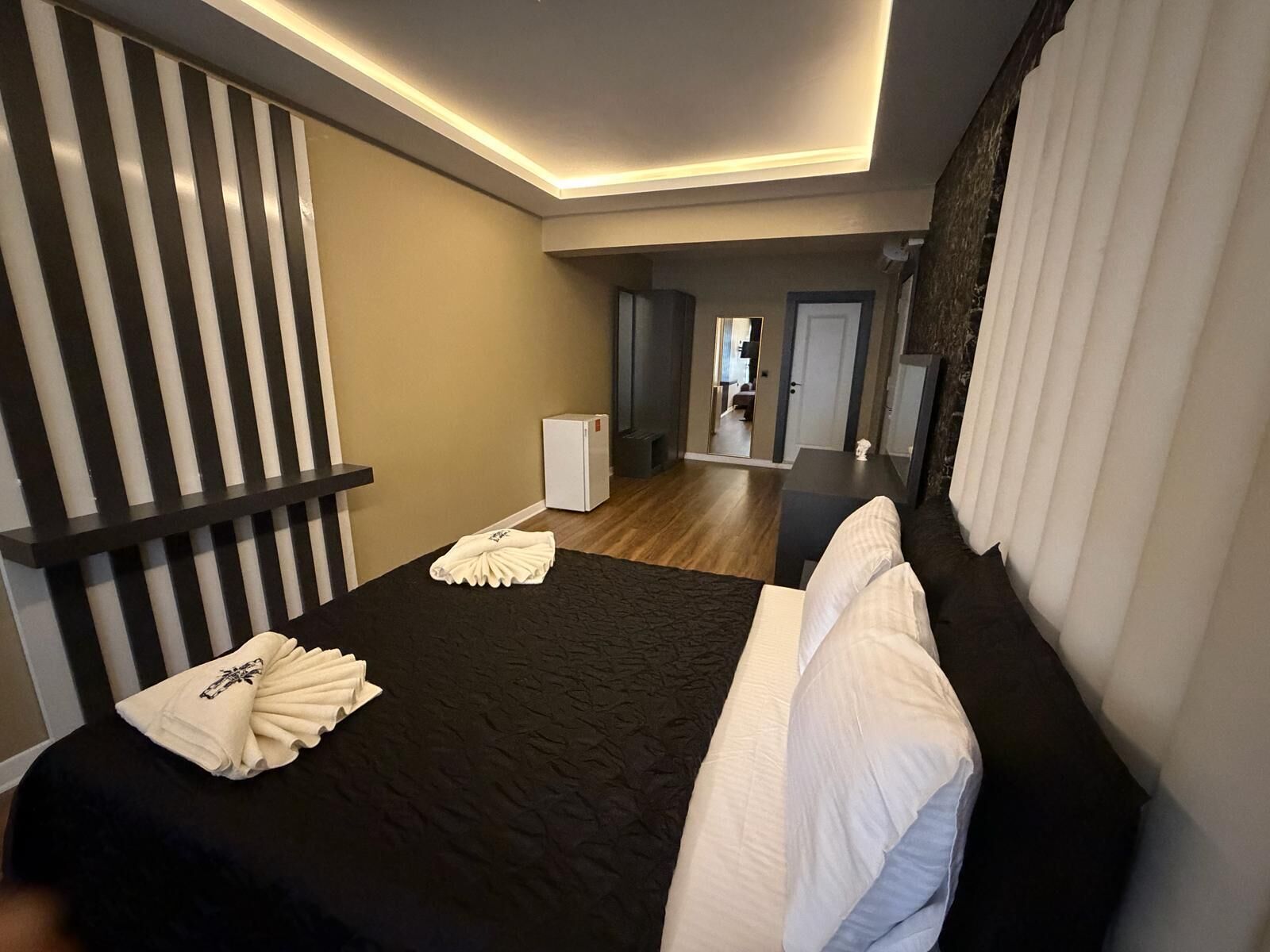 Family Triple Room, 1 Bedroom | Desk, laptop workspace, free WiFi, bed sheets