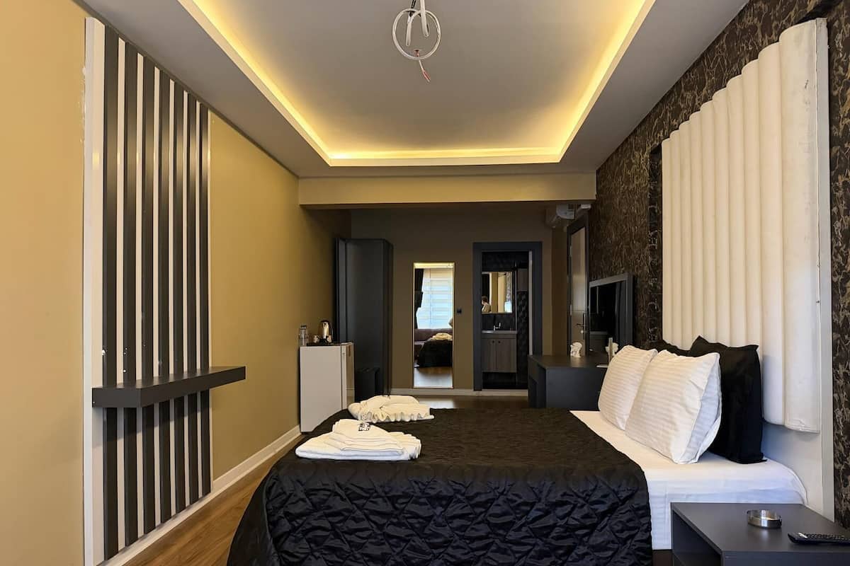 Escritorio, espacio para trabajar con un portátil, wifi gratis