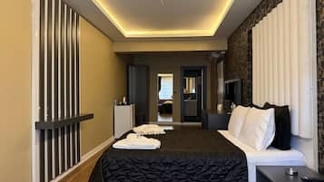 Desk, laptop workspace, free WiFi, bed sheets