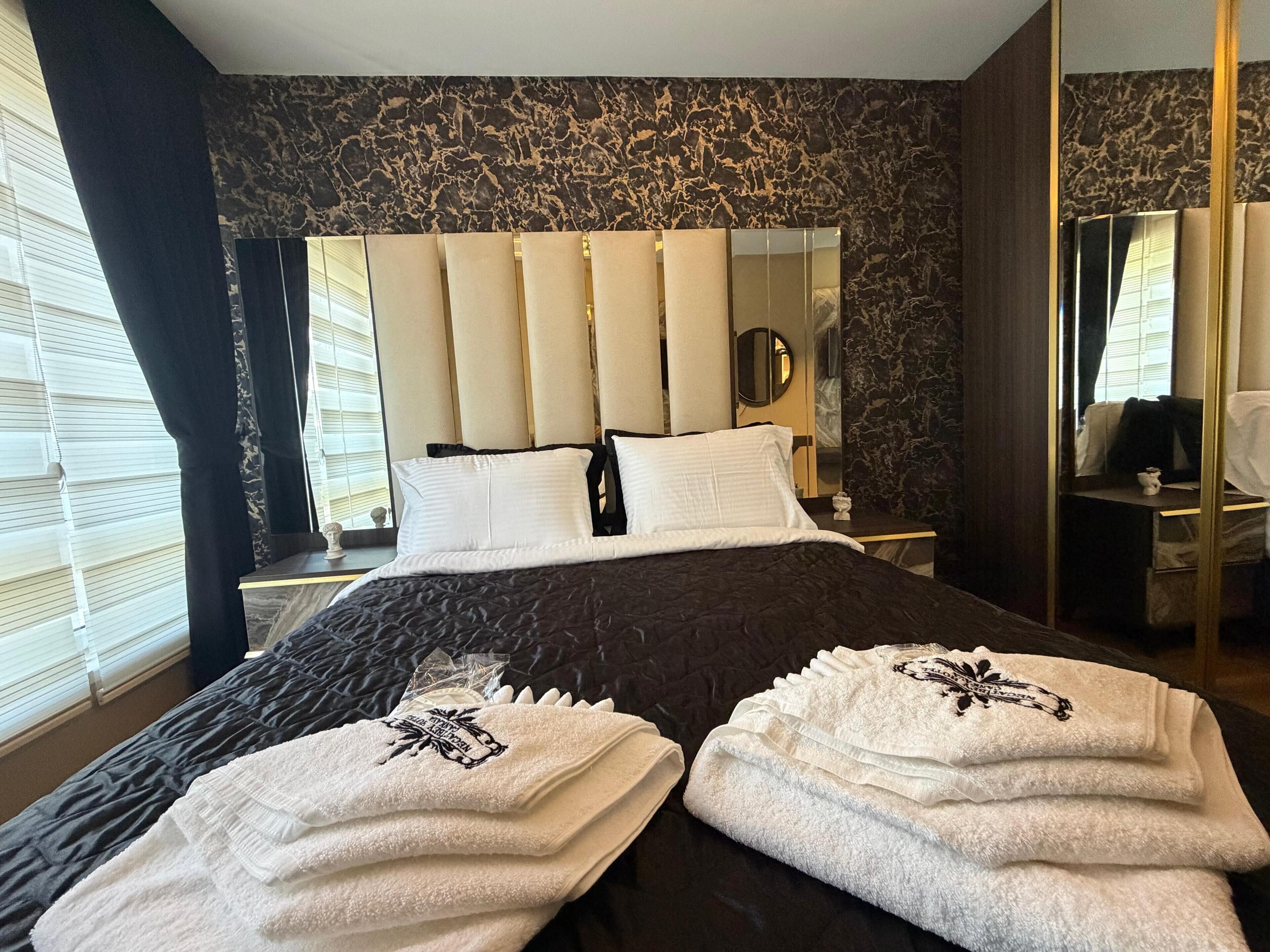 Deluxe Room, City View | Desk, laptop workspace, free WiFi, bed sheets