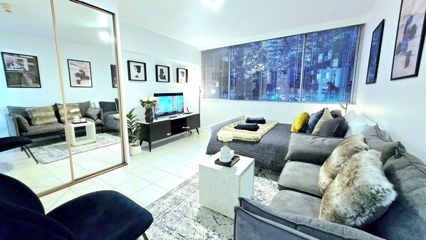 Iron/ironing board, Internet, bed sheets, wheelchair access