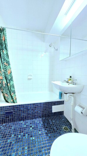 Hair dryer, towels - Stylish Chic Studio in Rushcutters Bay (Rushcutters Bay)