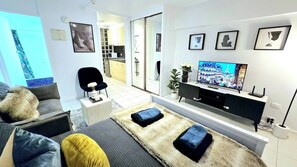 TV - Stylish Chic Studio in Rushcutters Bay (Rushcutters Bay)