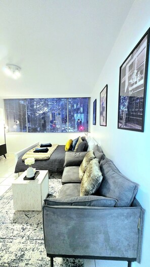 Iron/ironing board, Internet, bed sheets, wheelchair access - Stylish Chic Studio in Rushcutters Bay (Rushcutters Bay)