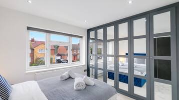 5 bedrooms, iron/ironing board, free WiFi, bed sheets