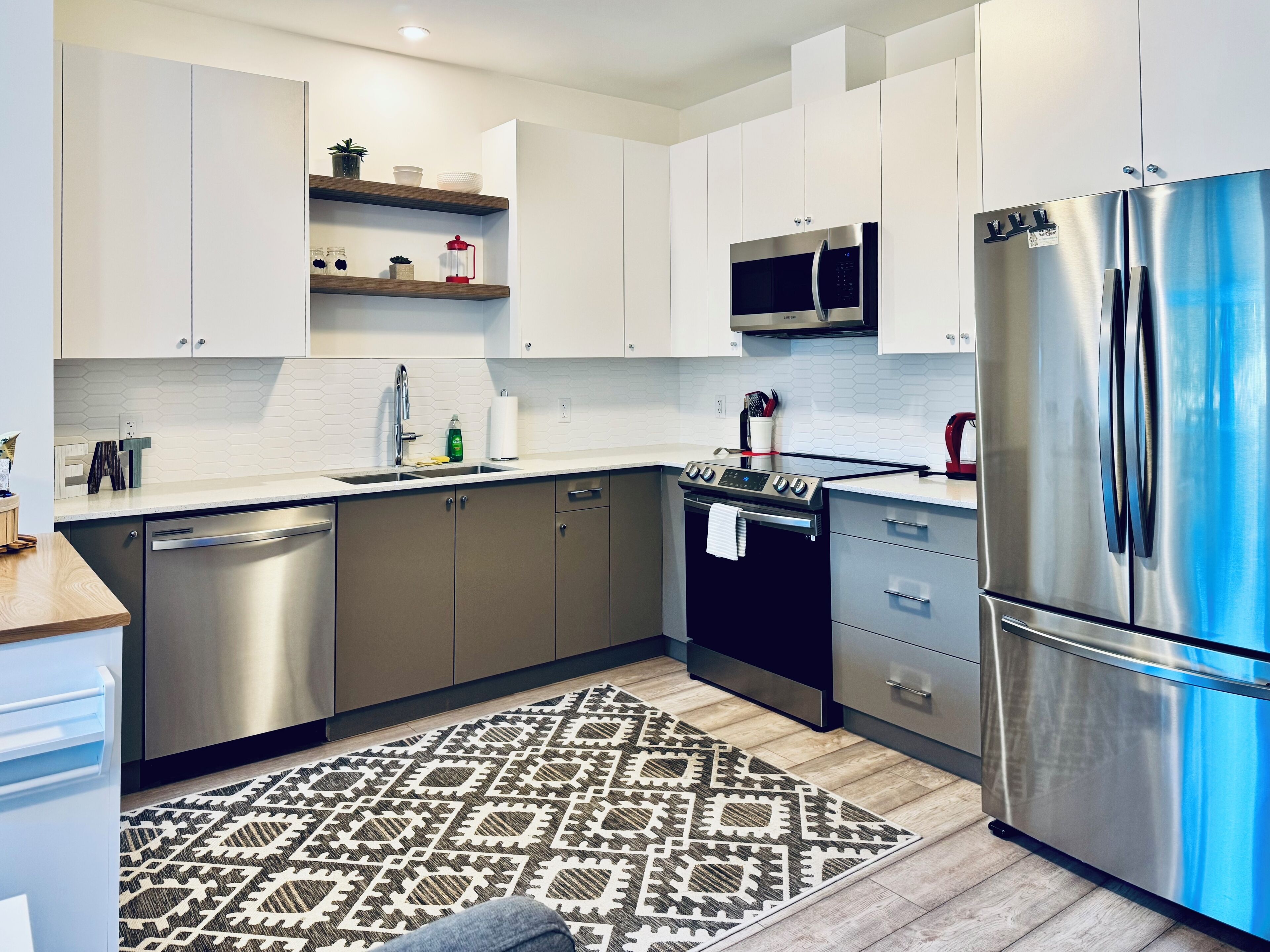 Microonde, forno, piano cottura, lavastoviglie