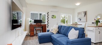 NEW 2BR Victoria Suite: Family, Pet, Work-Friendly