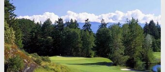 NEW 2BR Victoria Suite: Family, Pet, Work-Friendly