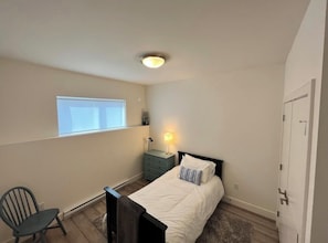 2 quartos, ferros/tábuas de passar roupa, Wi-Fi, roupa de cama