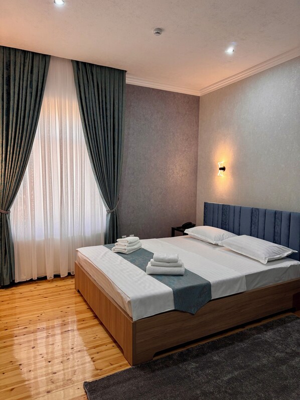 7 bedrooms, iron/ironing board, WiFi, bed sheets