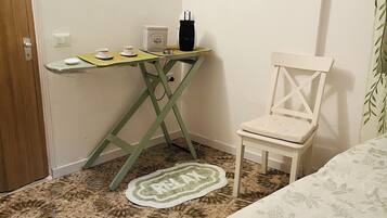 Iron/ironing board, WiFi, bed sheets