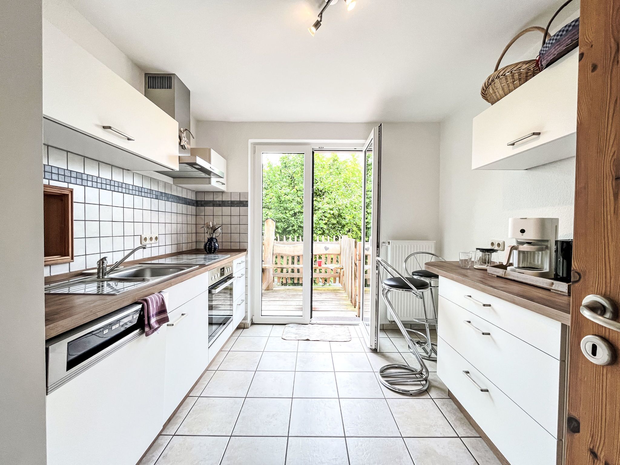 Kühlschrank, Ofen, Geschirrspüler, Kochgeschirr/Geschirr/Besteck