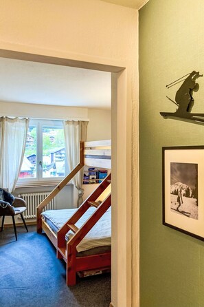 2 عدّة غرف نوم وخدمة الإنترنت