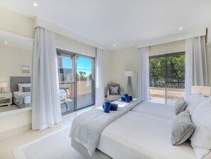 2 bedrooms, desk, Internet