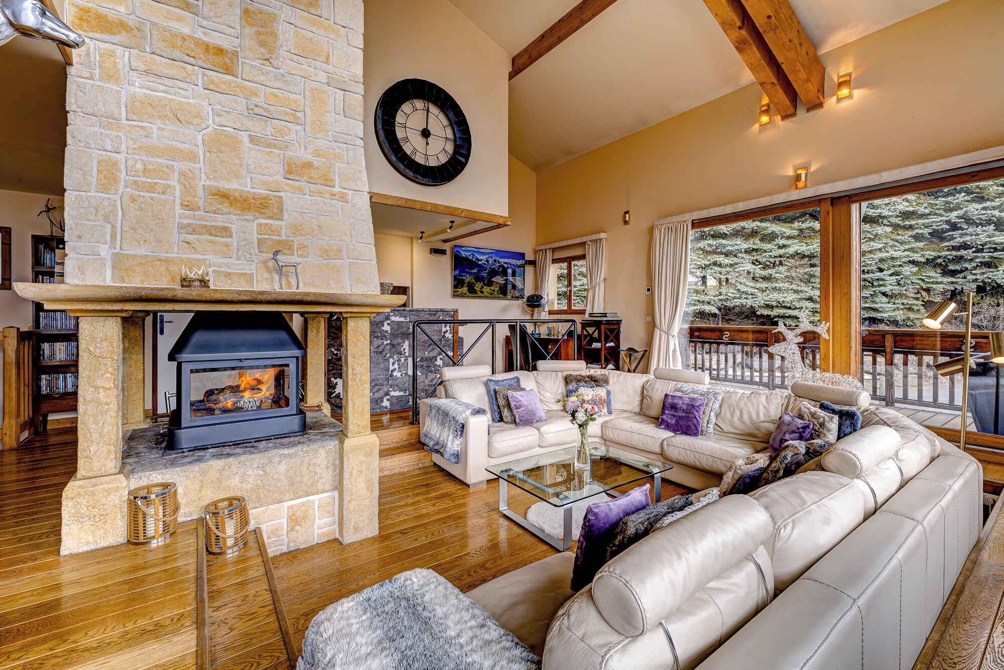 Stunning Mountain-side Chalet, 7-bedrooms, Pool & Spa - Passy