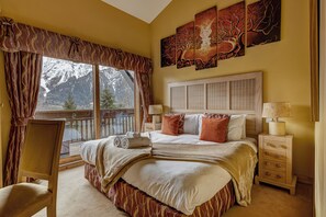 7 bedrooms, iron/ironing board, internet, bed sheets