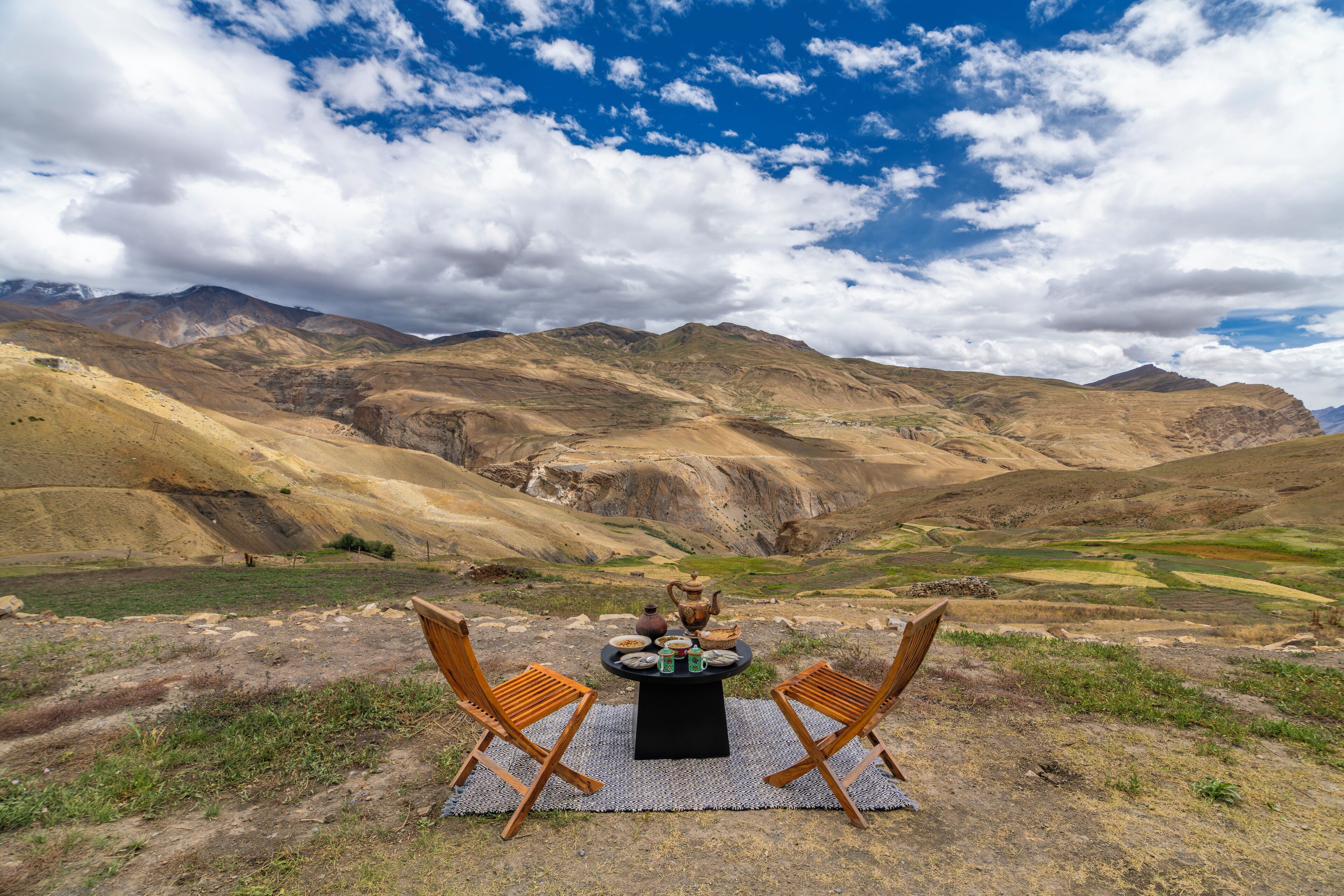 朝食 (フル ブレックファスト)、毎日提供 (無料)