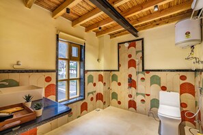 Pantuflas, toallas, jabón, shampoo