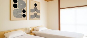 Modern Zen Retreat | Designer's 1BR near Ise & VISON