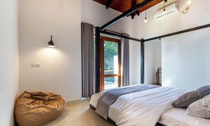 5 bedrooms, iron/ironing board, free WiFi, bed sheets