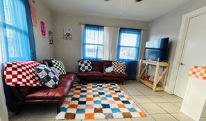 TV - Retro Apartment in Downtown El Paso (El Paso)