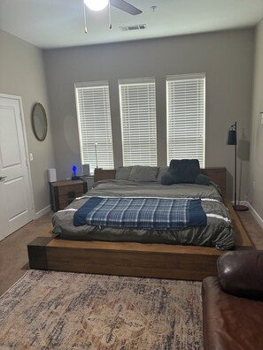 2 soverom, safe på rommet, skrivebord og strykejern/-brett