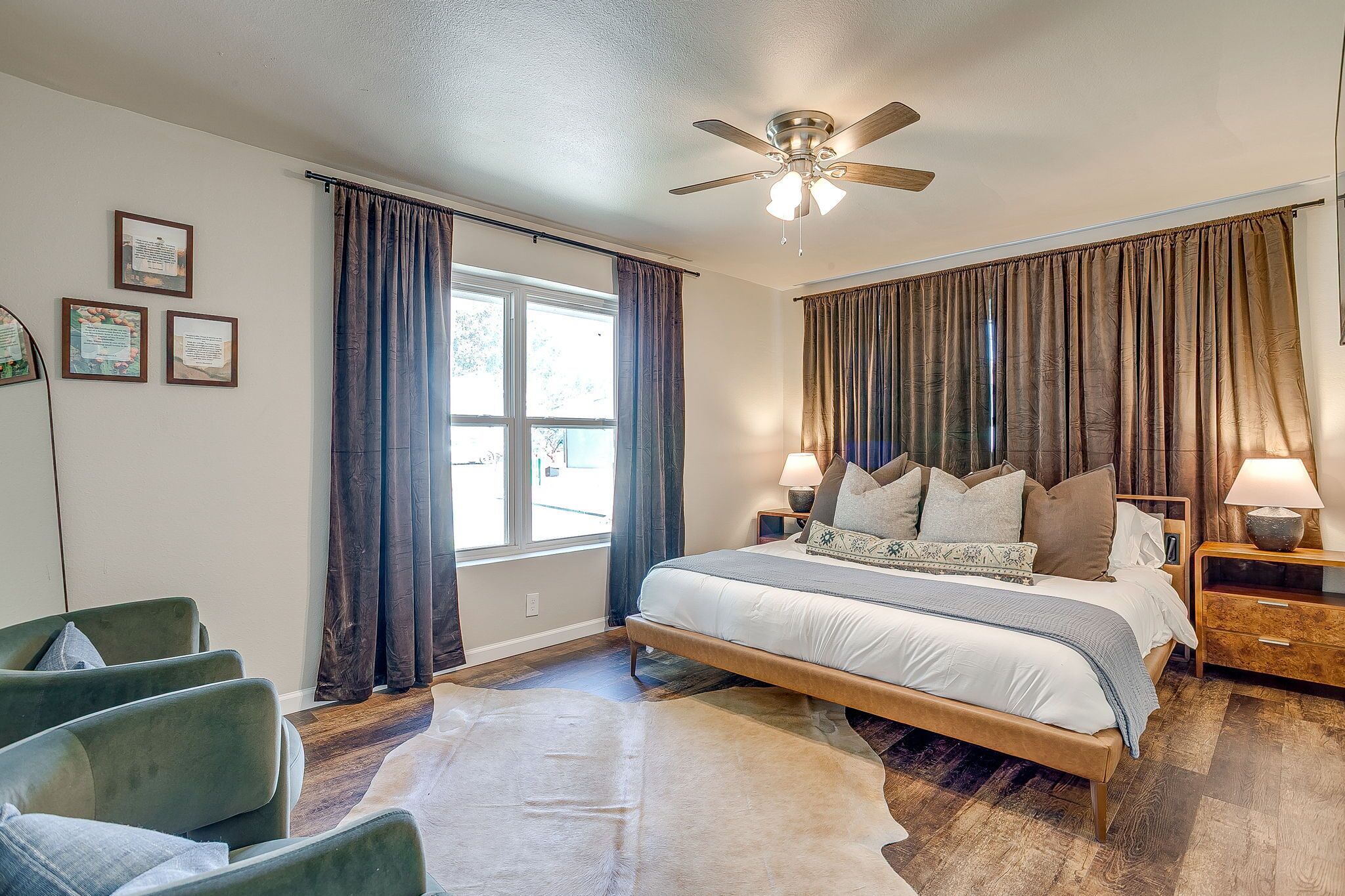 3 bedrooms, desk, iron/ironing board, travel cot