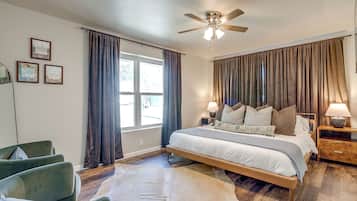 3 bedrooms, desk, iron/ironing board, travel crib
