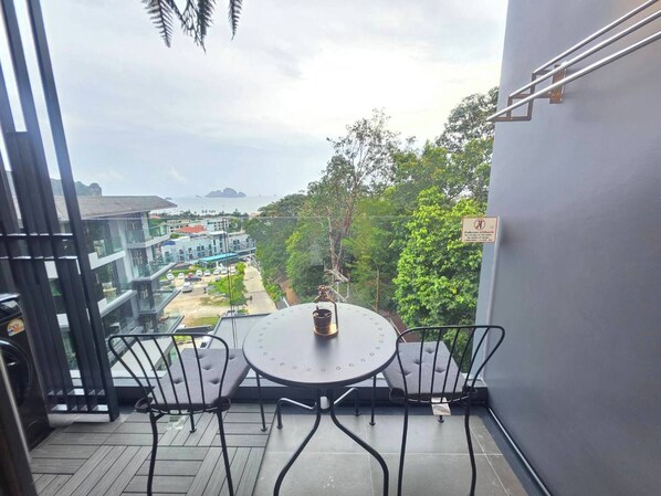 Room, 1 Bedroom, Accessible, Ocean View | Tempat makan luar