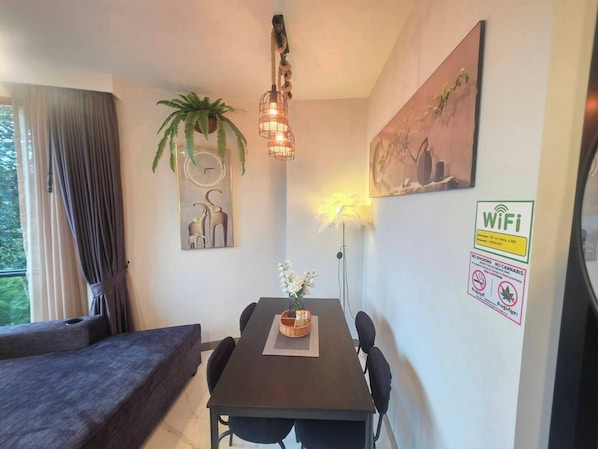 Room, 1 Bedroom, Accessible, Ocean View | Ruang makan