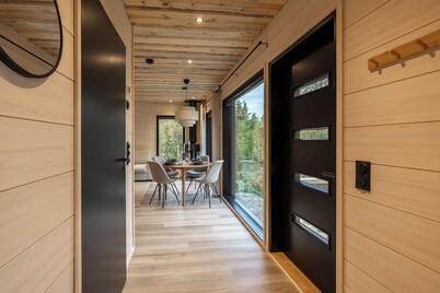 New Cabin in the Heart of Ylläsjärvi. To services and tracks less than 5 minutes