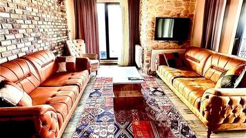 Phòng cơ bản, quang cảnh vườn | Khu vực làm việc phù hợp cho laptop