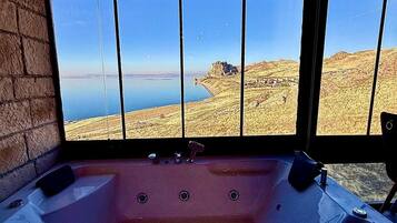 Khu vực làm việc phù hợp cho laptop