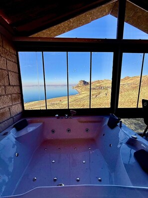 Espacio para trabajar con laptop y wifi gratis 