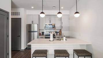 Fridge, microwave, oven, stovetop