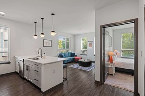 2 bedrooms, desk, iron/ironing board, WiFi