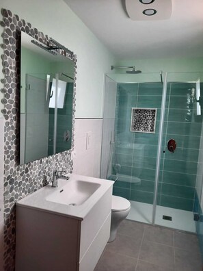 Shower, hair dryer, towels, toilet paper