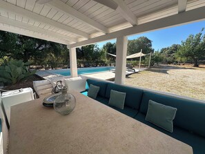 Outdoor dining - Trullo Alberico, renovated with swimming pool (Puglia)