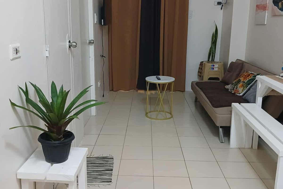 Standard Condo, 2 Bedrooms, Pets allowed, City View | Living room