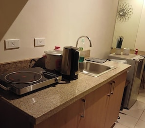 Family Condo, 1 Bedroom, Non Smoking, Pets allowed | Private kitchenette | Mini-fridge, stovetop, electric kettle, cookware/dishes/utensils - Cozy City Stay in Baguio (Baguio)