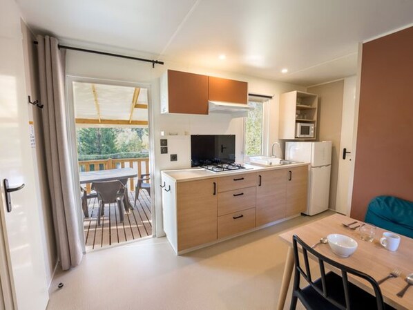 Four à micro-ondes, cafetière-théière