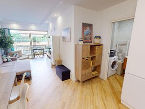 Interior - Pleasant renovated 2P in center with terrace (Menton)