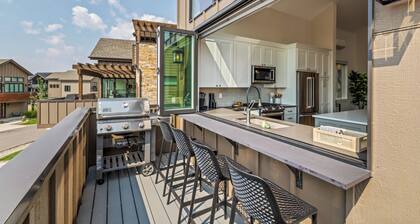 Stellar Steamboat, Luxury, Private Hot Tub, Multiple Living Spaces