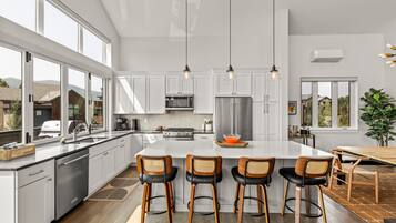 Refrigerador, microondas, horno, placa de cocina